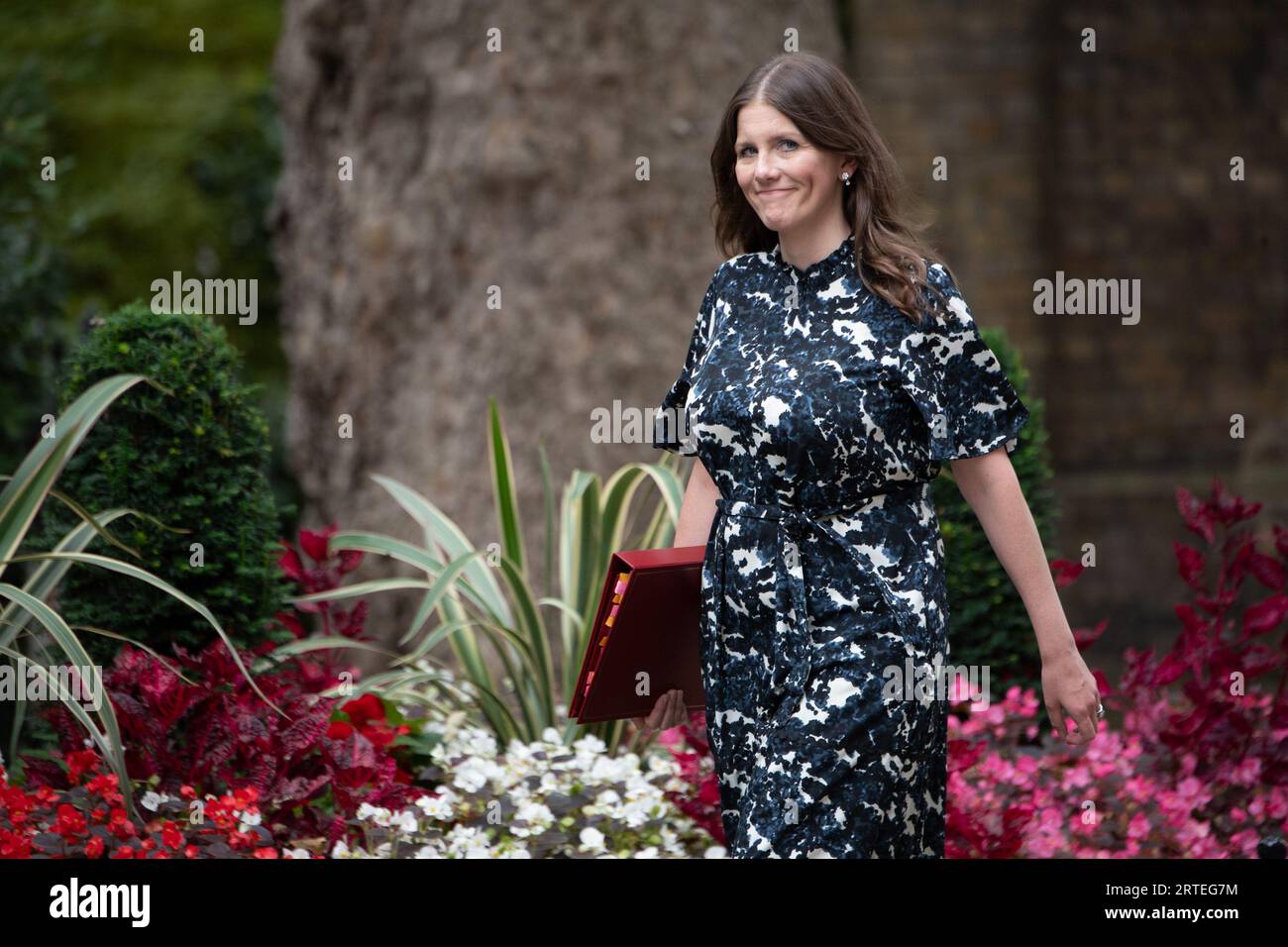 London, Großbritannien. September 2023. Michelle Donelan, Staatssekretärin für Wissenschaft, Innovation und Technologie, trifft zu einem Treffen mit Reality-TV-Stars auf dem Online-Sicherheitsgesetz in der Downing Street ein. Quelle: Justin Ng/Alamy Live News. Stockfoto