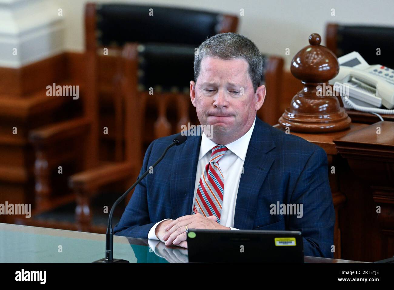 Austin Texas USA, 12. September 2023. Anwalt JOE BROWN, ein Zeuge der Staatsanwaltschaft, bezeugt während der Nachmittagssitzung am sechsten Tag im Amtsenthebungsverfahren von Texas Attorney General Ken Paxton im Senat von Texas. Quelle: Bob Daemmrich/Alamy Live News Stockfoto