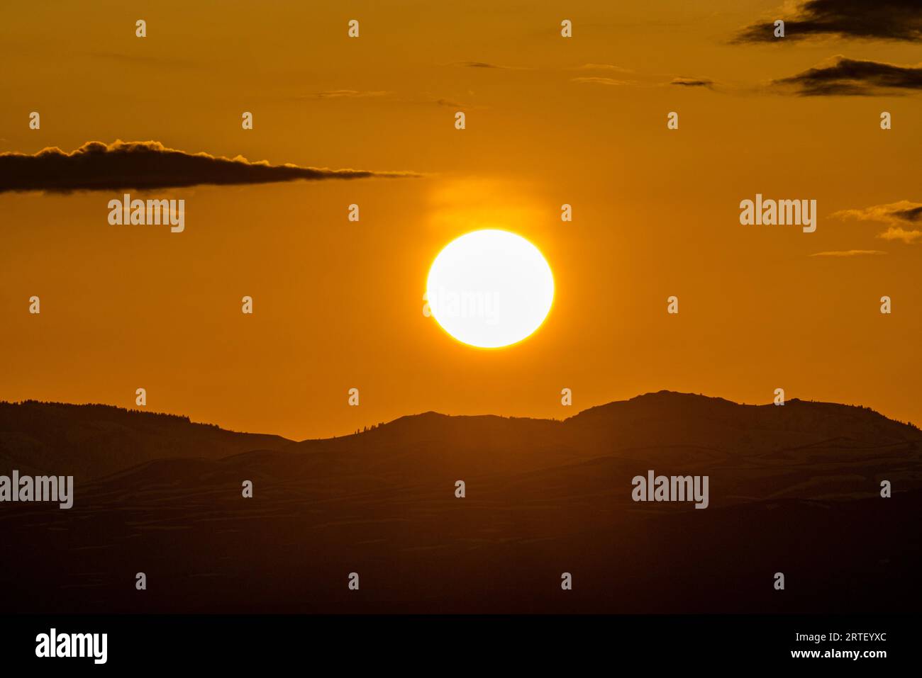 Untergehende Sonne über den Bergen in der Nähe des Sun Valley Stockfoto