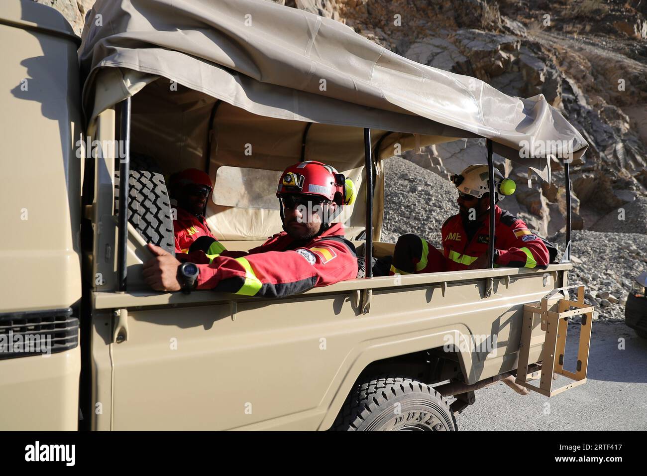 Al Haouz, Marokko. September 2023. Rettungskräfte arbeiten am 12. September 2023 in der Provinz Al Haouz, Marokko. Die Zahl der Todesopfer durch das verheerende Erdbeben in Marokko ist auf 2.901 und die Zahl der Verletzten auf 5.530 gestiegen, so die jüngste Erklärung der marokkanischen Regierung vom Dienstag. Quelle: Wang Dongzhen/Xinhua/Alamy Live News Stockfoto