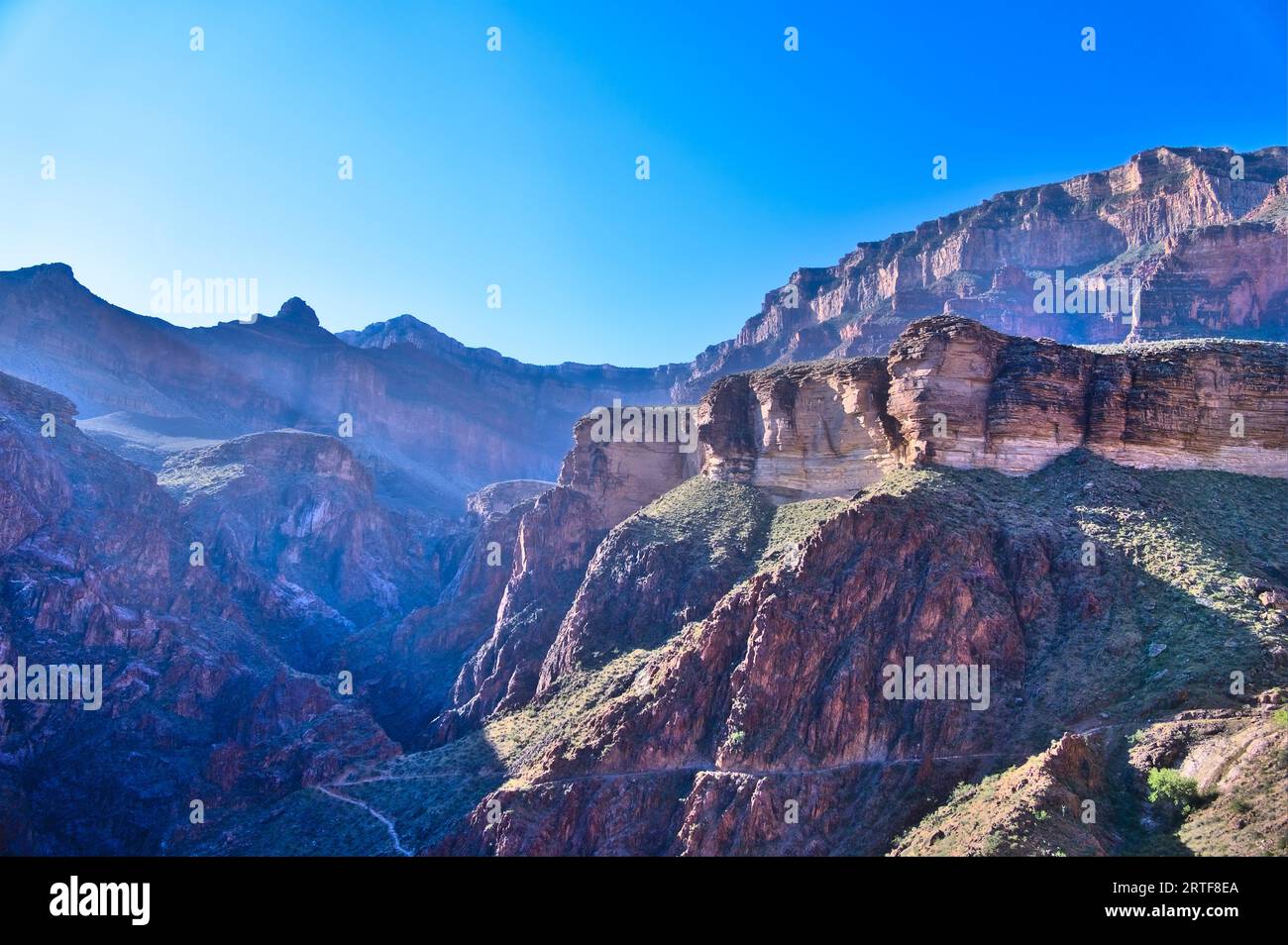 Die Klippen im Grand Canyon auf dem Bright Angel Trail am Morgen Stockfoto