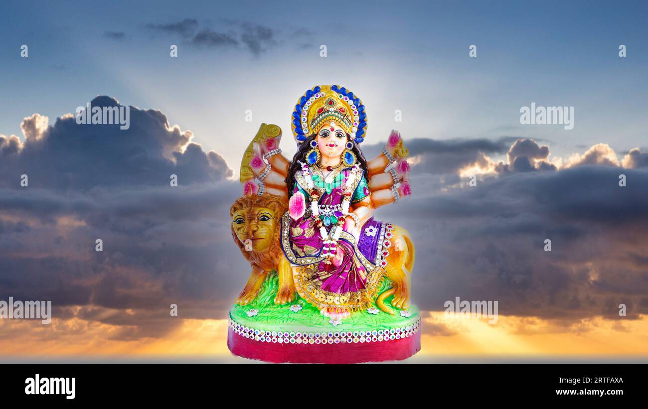 Statue der indischen Göttin Lakshmi Ganesha und Durga. Lakshmi und Ganesha mit Adiyogi-Hindu-Göttern. Weihnachtsbanner oder Grußkarte für indisches Festival. Stockfoto