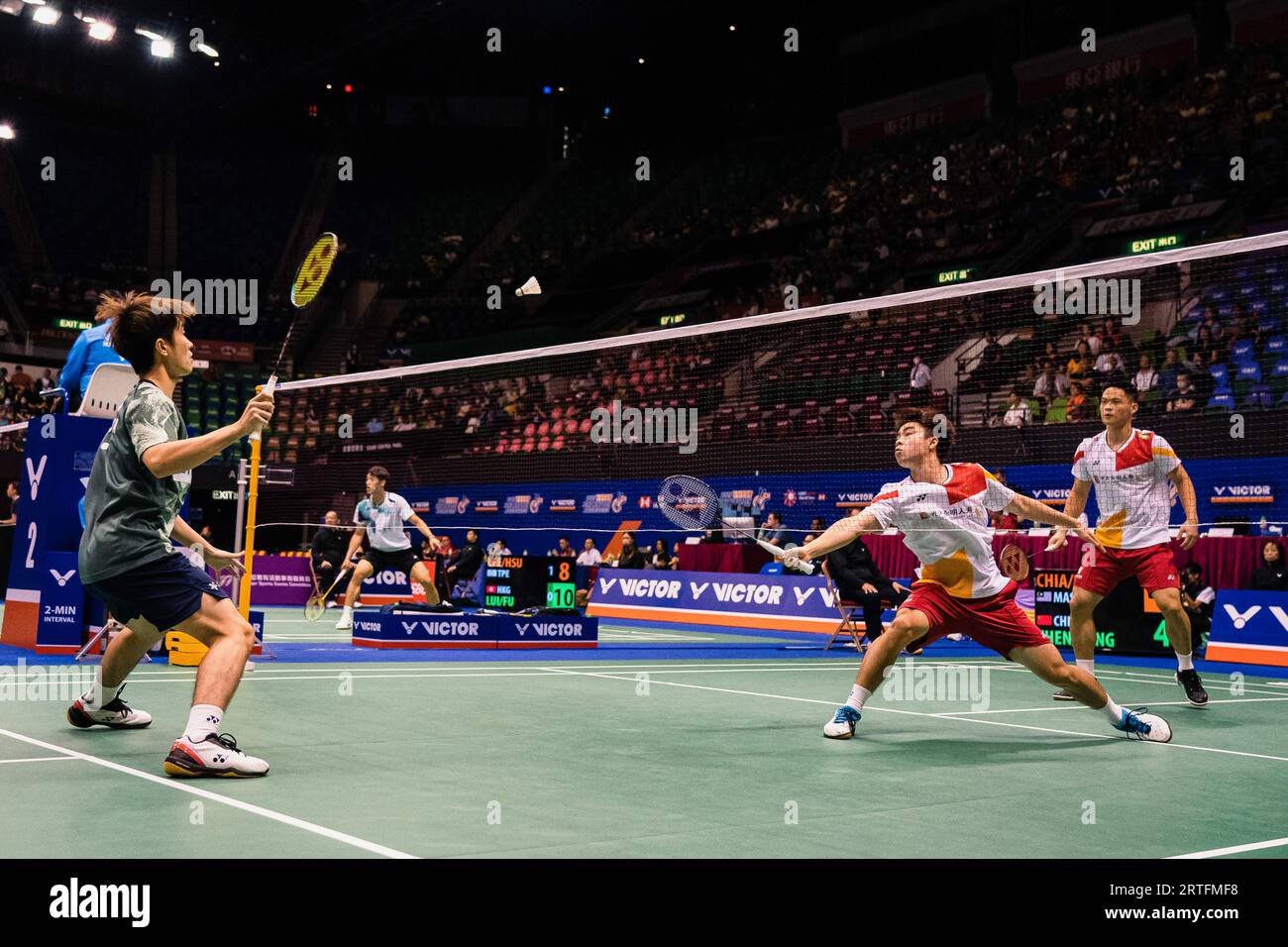 Hongkong, China. September 2023. Chen Xu Jun und Peng Jian Qin aus China spielen während des Viertelfinalspiels der Männer im Doppel gegen Chia Weijie und Liew Xun aus Malaysia am ersten Tag der VICTOR Hong Kong Open Badminton Championships 2023 im Hong Kong Coliseum. Endstand; Malaysia 2:0 China Credit: SOPA Images Limited/Alamy Live News Stockfoto