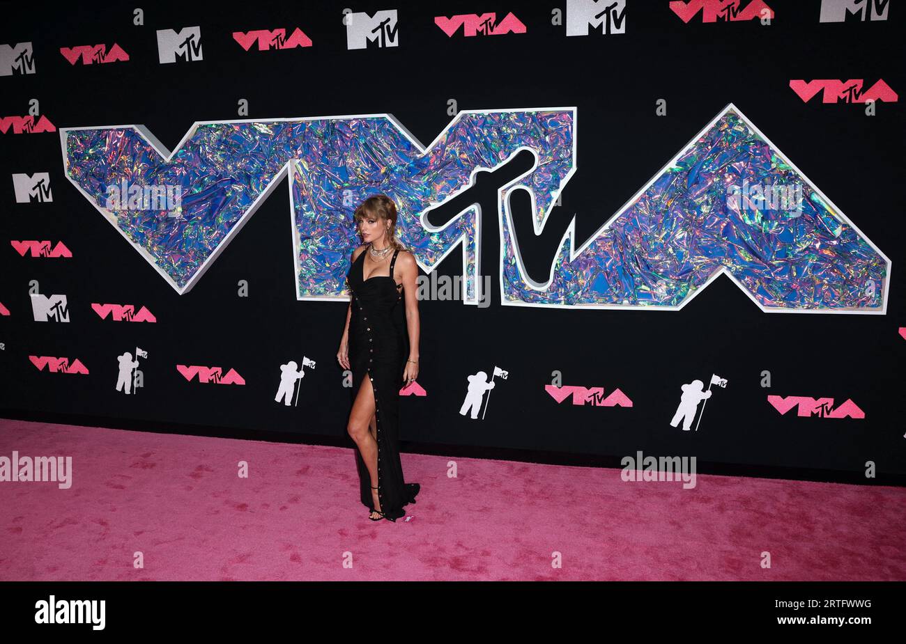 Newark, Usa. September 2023. Taylor Swift nimmt am 12. September 2023 am Prudential Center in New Jersey an den MTV Video Music Awards 2023 Teil. Foto von Charles Guerin/ABACAPRESS.COM Credit: Abaca Press/Alamy Live News Stockfoto