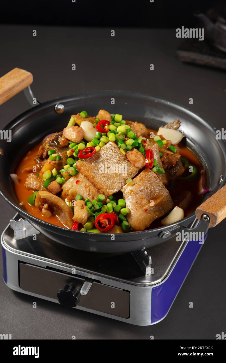 Chinesische Anhui-Küche Stinky Mandarin Fish，stinkender Mandarinenfisch Stockfoto