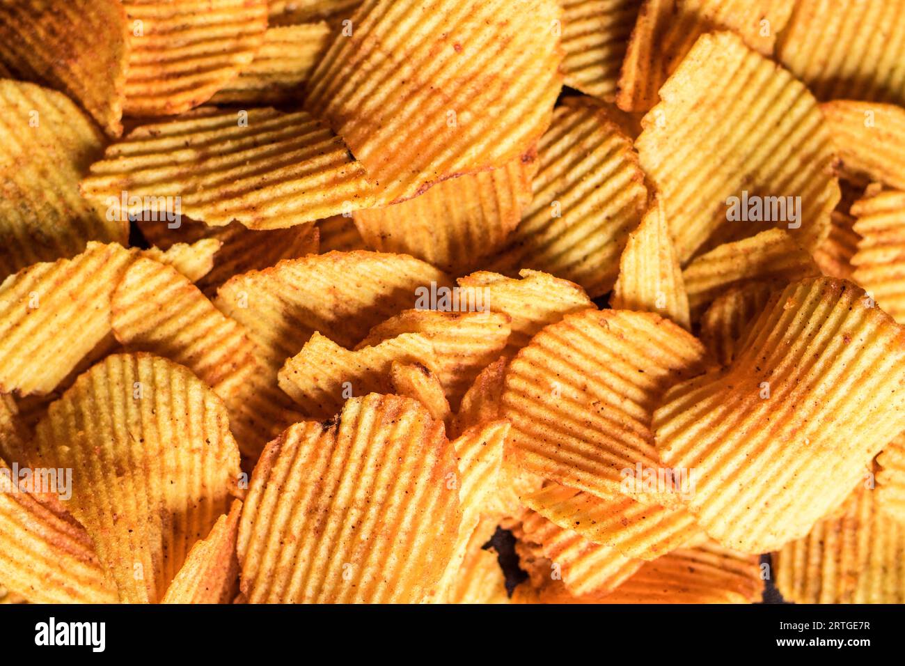 Knusprige frische Kartoffelchips Snack Textur Hintergrund, Golden Chips Hintergrund mit Textur Stockfoto