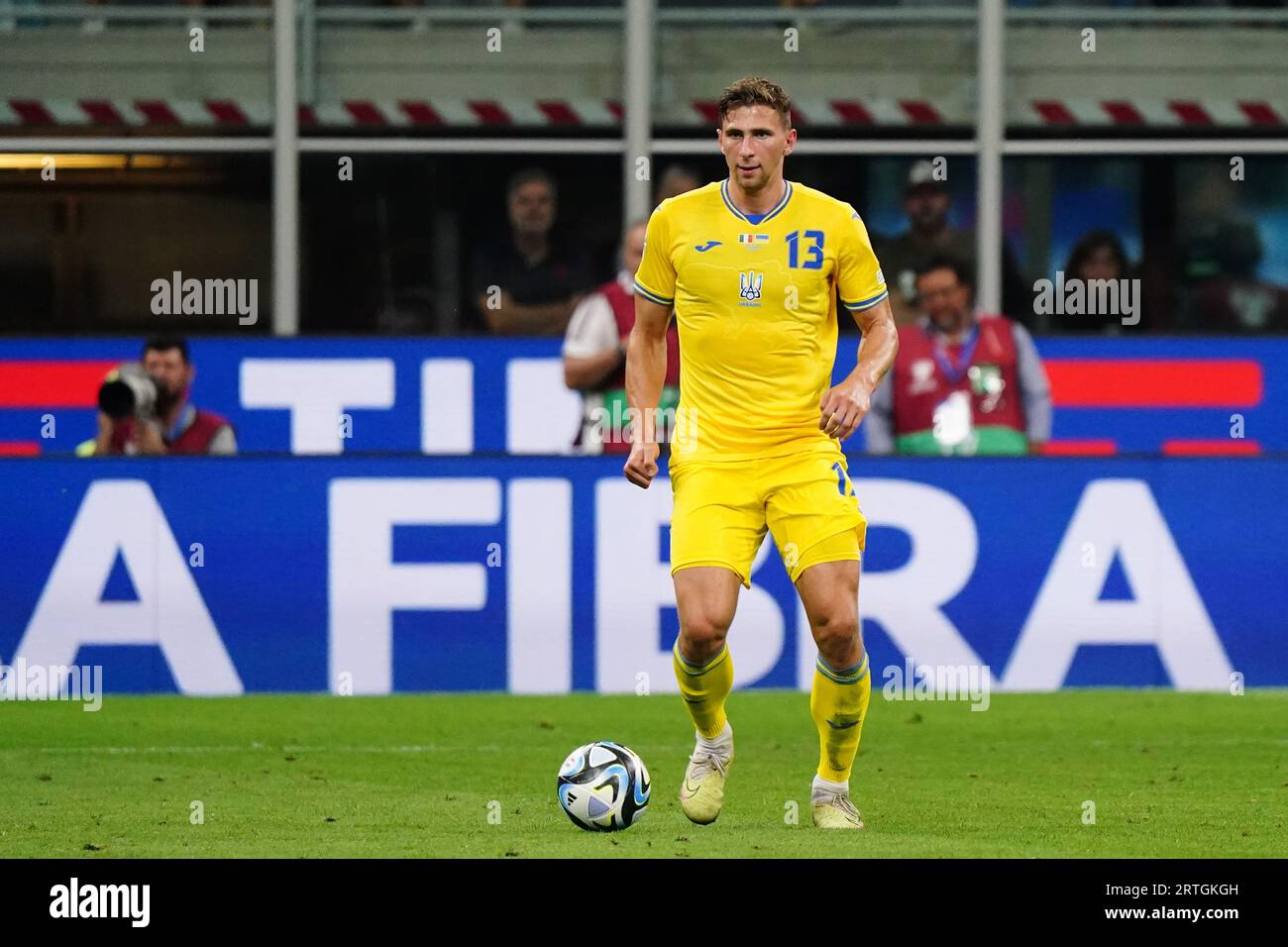Illia Zabarnyi (Ukraine) während der UEFA Euro 2024, der europäischen Qualifikation, des Fußballspiels der Gruppe C zwischen Italien und der Ukraine am 12. September 2023 im San Siro Stadion in Mailand, Italien - Credit: Luca Rossini/E-Mage/Alamy Live News Stockfoto