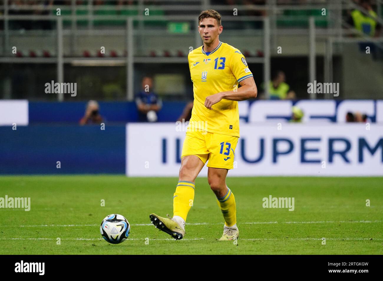 Illia Zabarnyi (Ukraine) während der UEFA Euro 2024, der europäischen Qualifikation, des Fußballspiels der Gruppe C zwischen Italien und der Ukraine am 12. September 2023 im San Siro Stadion in Mailand, Italien - Credit: Luca Rossini/E-Mage/Alamy Live News Stockfoto