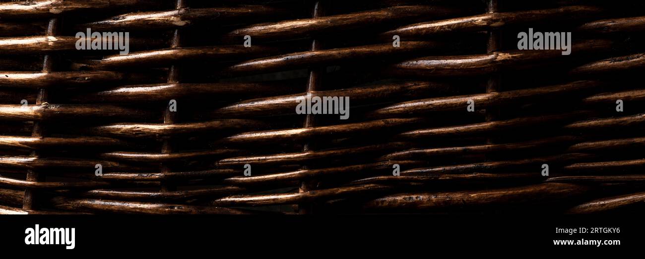 Nahaufnahme von handgefertigten Holzgeflechten, Korbmuster Stockfoto
