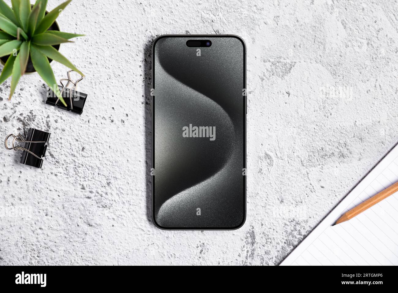 Antalya, Türkei - 12. September 2023: Neu veröffentlichtes iPhone 15 pro max Mockup Set mit Rücken- und Vorderwinkel Stockfoto