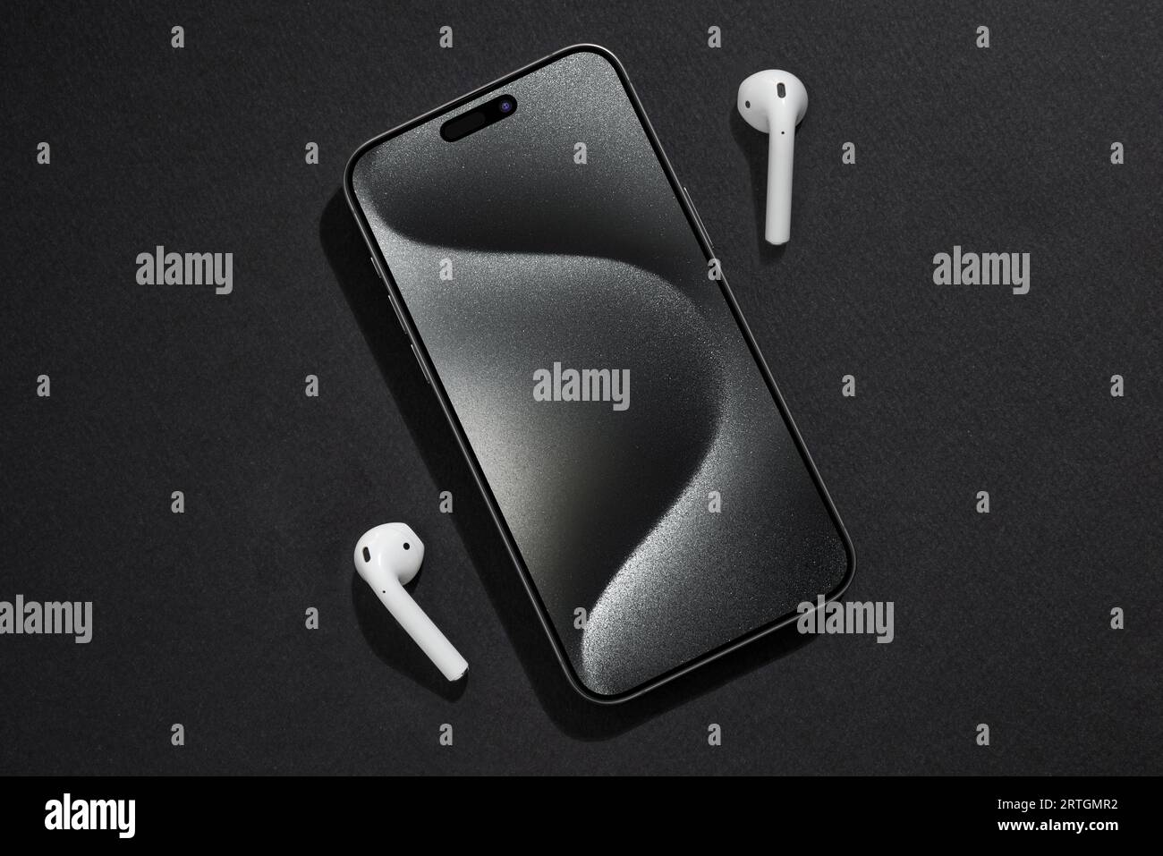 Antalya, Türkei - 12. September 2023: Neu veröffentlichtes iPhone 15 pro max Mockup Set mit Rücken- und Vorderwinkel Stockfoto