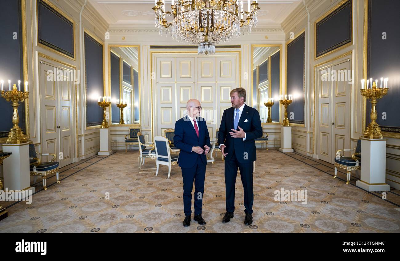 DER HAAG - König Willem-Alexander empfängt Bundesratspräsident Peter Tschentscher im Schloss Noordeinde. Der Bundesrat ist die Vertretung der sechzehn deutschen staaten im deutschen politischen System. Zusammen mit dem Bundestag bildet er den Deutschen Bundestag. ANP POOL FRANK VAN BEEK niederlande raus - belgien raus Stockfoto