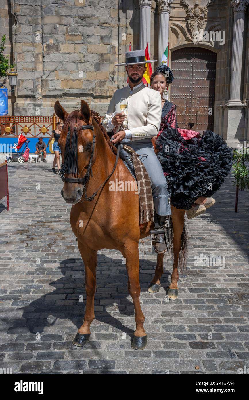 Menschen genießen die fiesta in Tarifa in Andalusien Spanien. Stockfoto