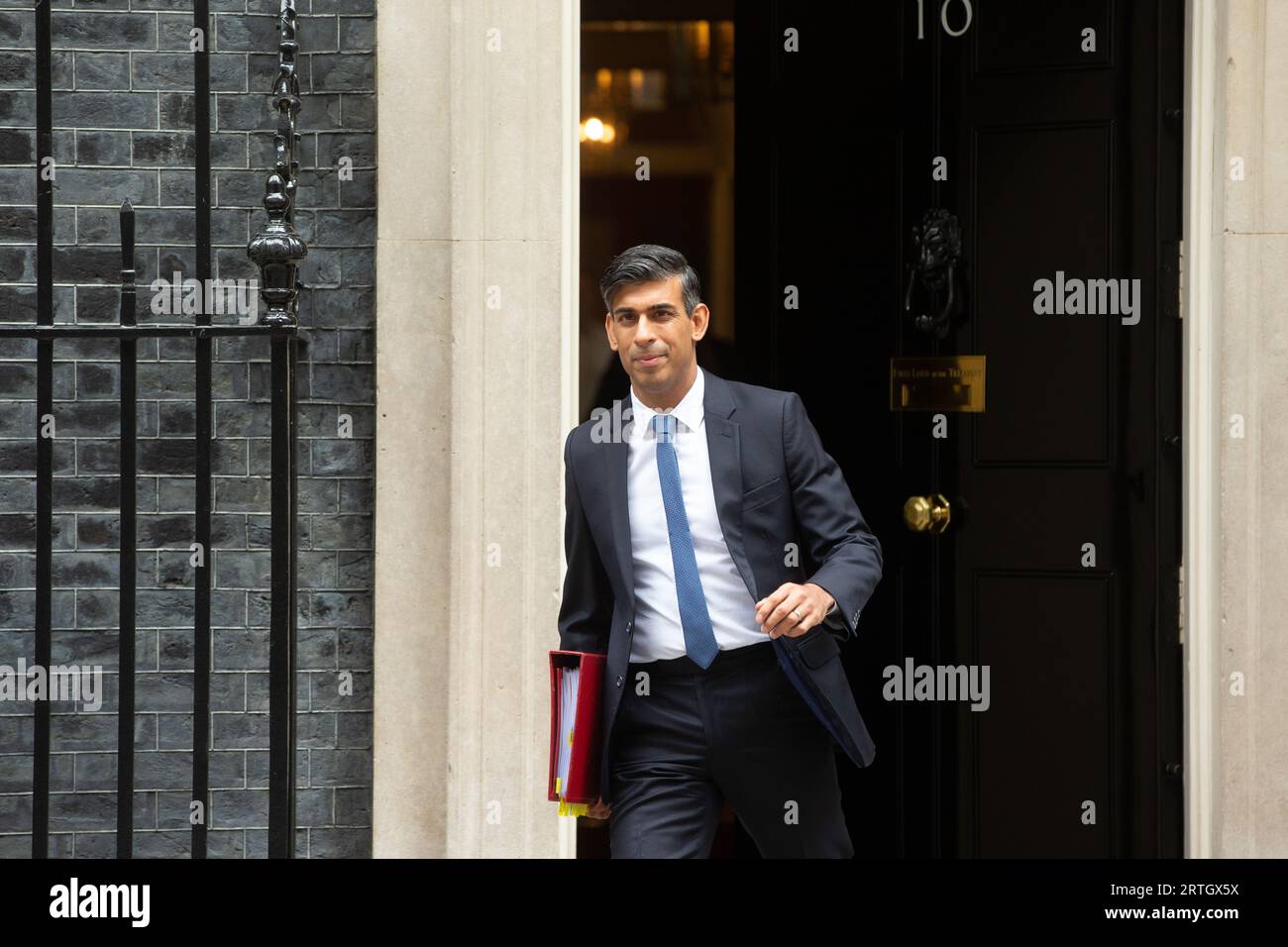 London, England, Großbritannien. September 2023. Der britische Premierminister RISHI SUNAK verlässt 10 Downing Street vor der Fragestunde der Premierminister im Unterhaus. (Bild: © Tayfun Salci/ZUMA Press Wire) NUR REDAKTIONELLE VERWENDUNG! Nicht für kommerzielle ZWECKE! Stockfoto