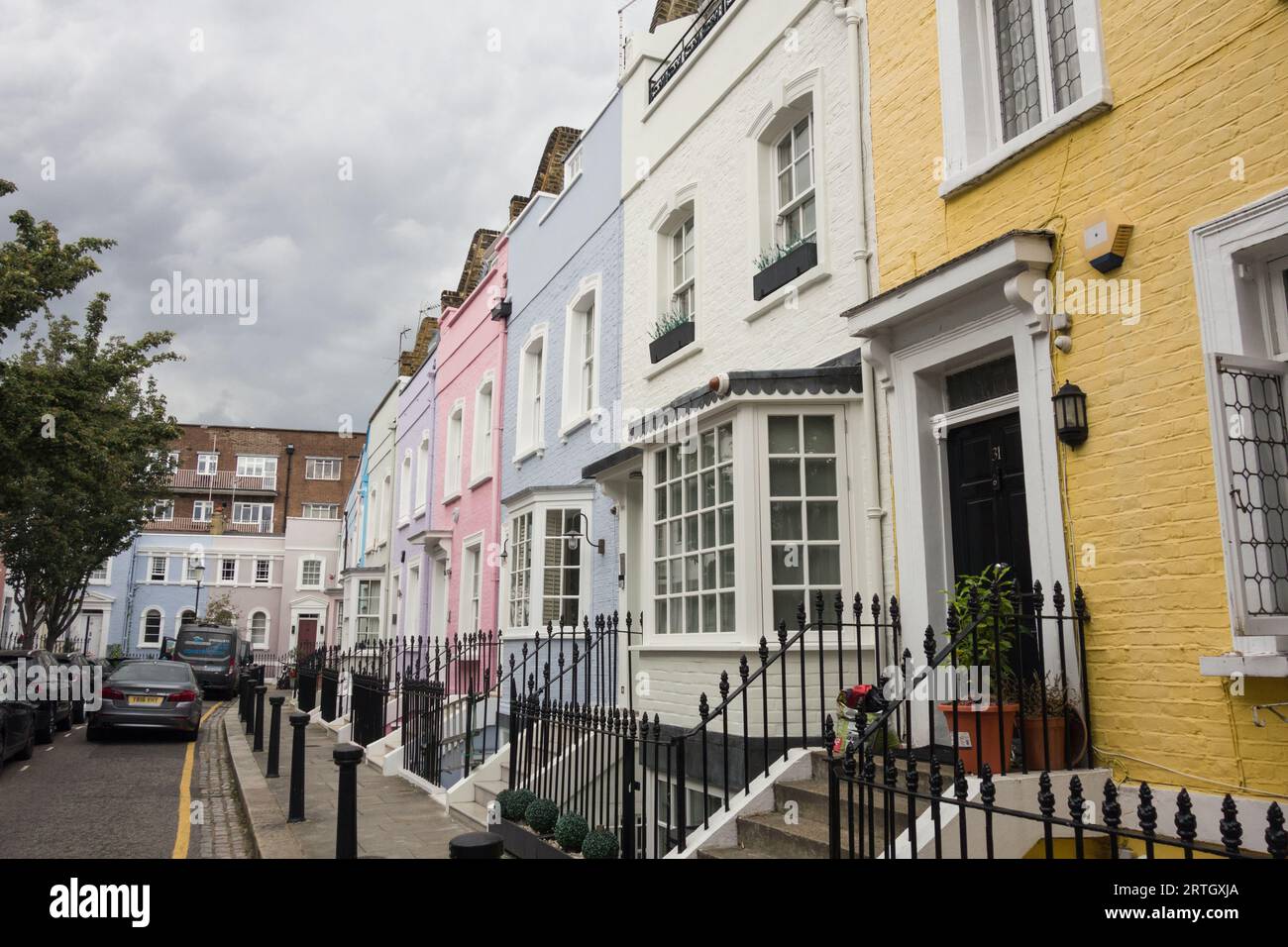 Farbenfrohe Reihenhäuser an der Bywater Street, Chelsea, London, SW3, England, Großbritannien Stockfoto