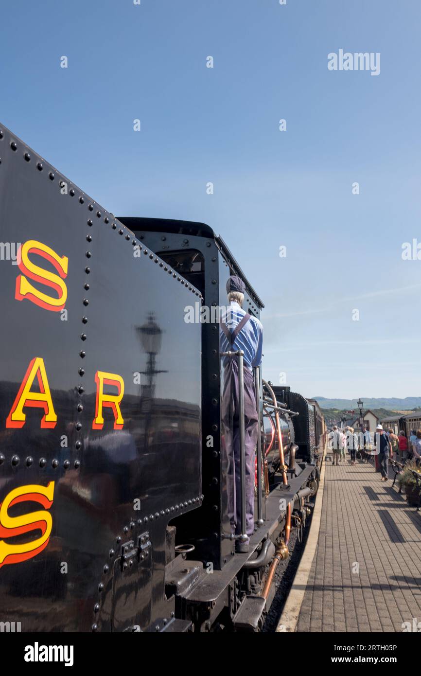 Der Snowdonia Star Dampfzug wartet auf die Porthmadoc Station. Stockfoto