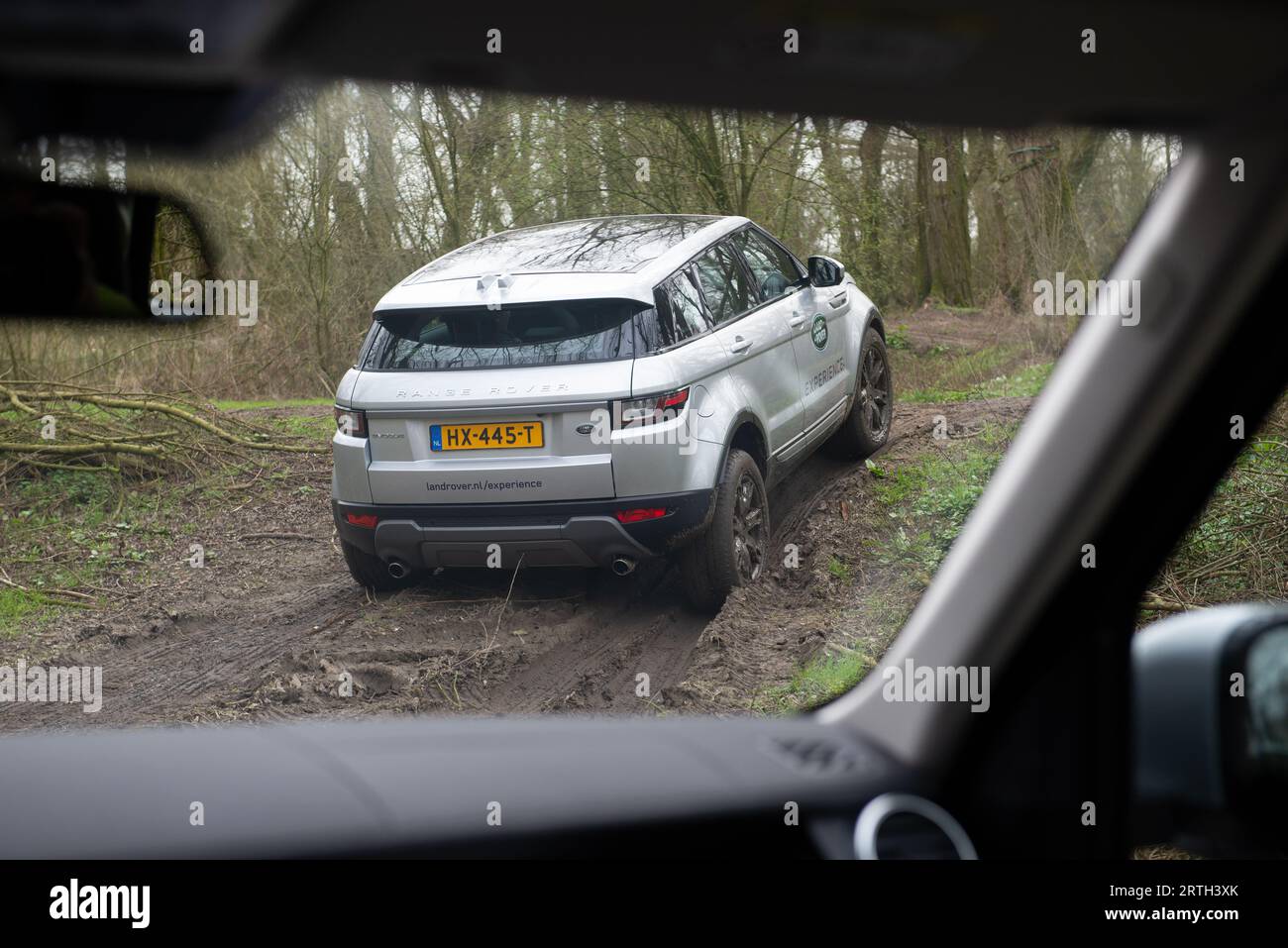 Fotoserie aus einem Nachmittagsausflug mit verschiedenen Land Rover Fahrzeugen wie dem berühmten Land Rover Defender und Range Rover Modellen. Stockfoto