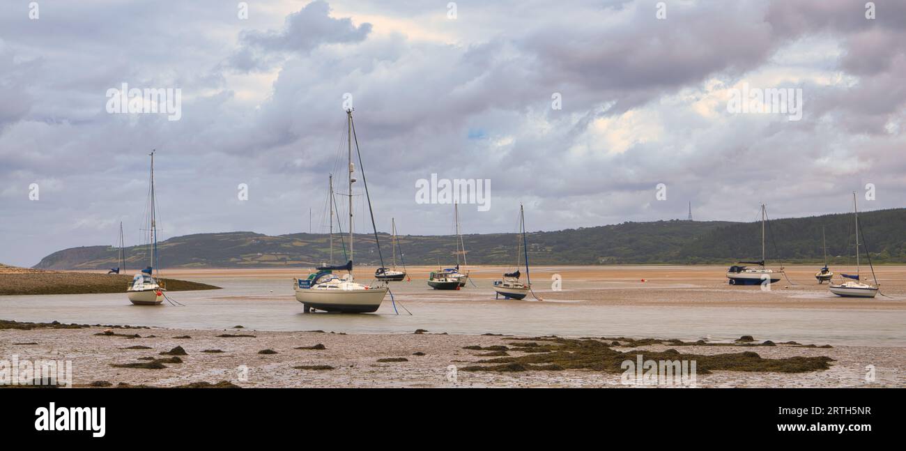 Red Wharf Bay ist ein wunderschöner Sandstrand an der Ostküste von Anglesey zwischen den Dörfern Pentraeth und Benllech Stockfoto