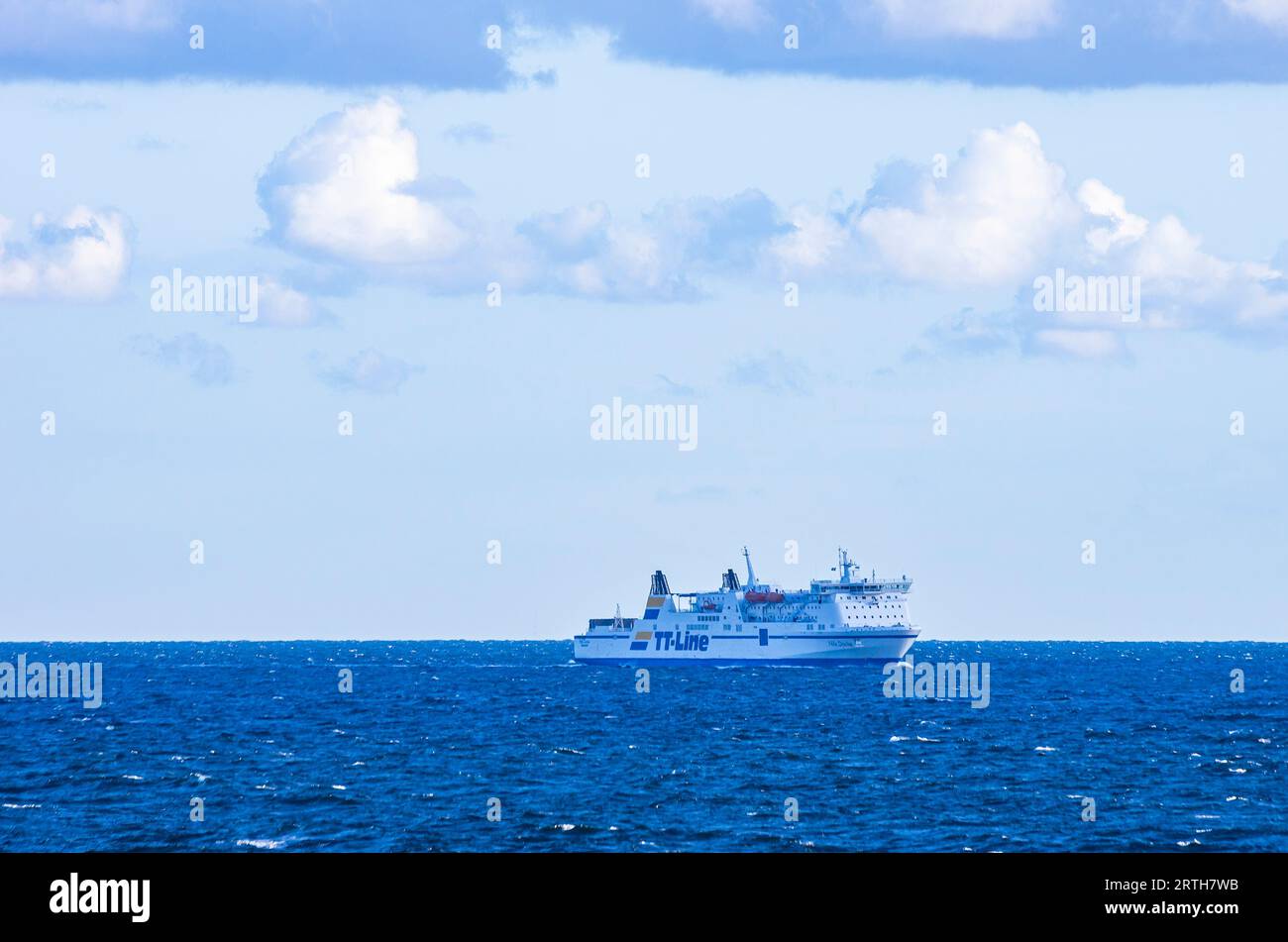 Das NILS DACKE-Fährschiff der TT-Lines-Fährgesellschaft in den Gewässern vor Trelleborg, Schweden, 23. August 2014. Stockfoto