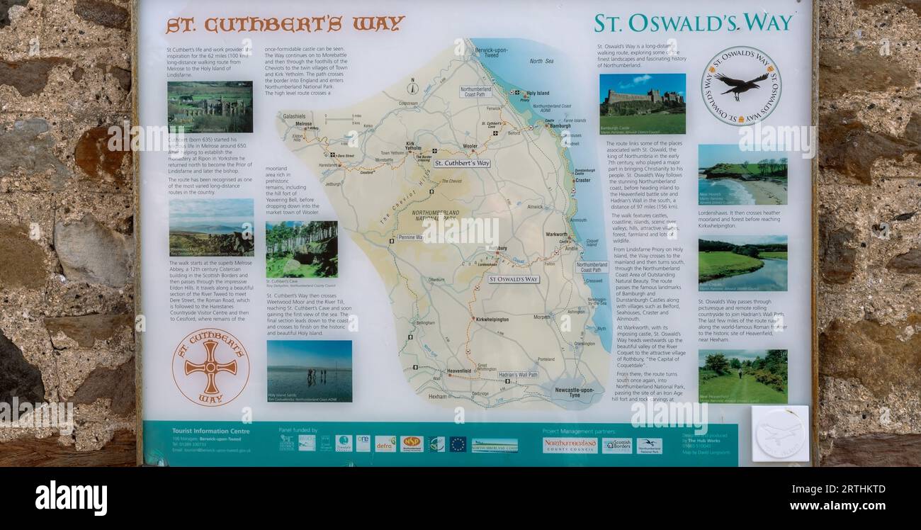 Karte mit Informationen zu lokalen Sehenswürdigkeiten und wie man sich auf Holy Island, Northumberland, England, Großbritannien fortbewegt Stockfoto