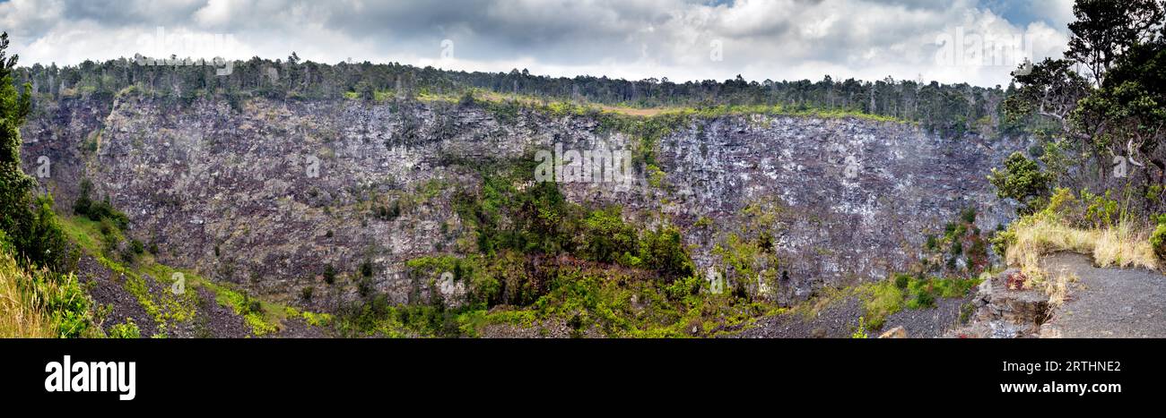 Puhimau Crater, ein erloschener Vulkankrater auf der Chain of Craters Road im Hawaii Volcanoes National Park auf Big Island, Hawaii, USA Stockfoto