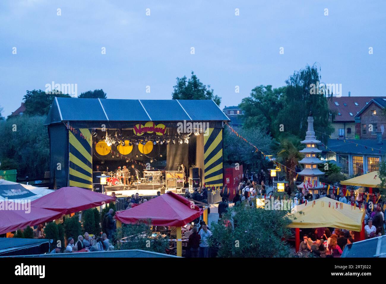 Kopenhagen, Dänemark, 26. September 2016: People Waiting for a Concert for the 45th Birthday in the freetown Christiania Stockfoto