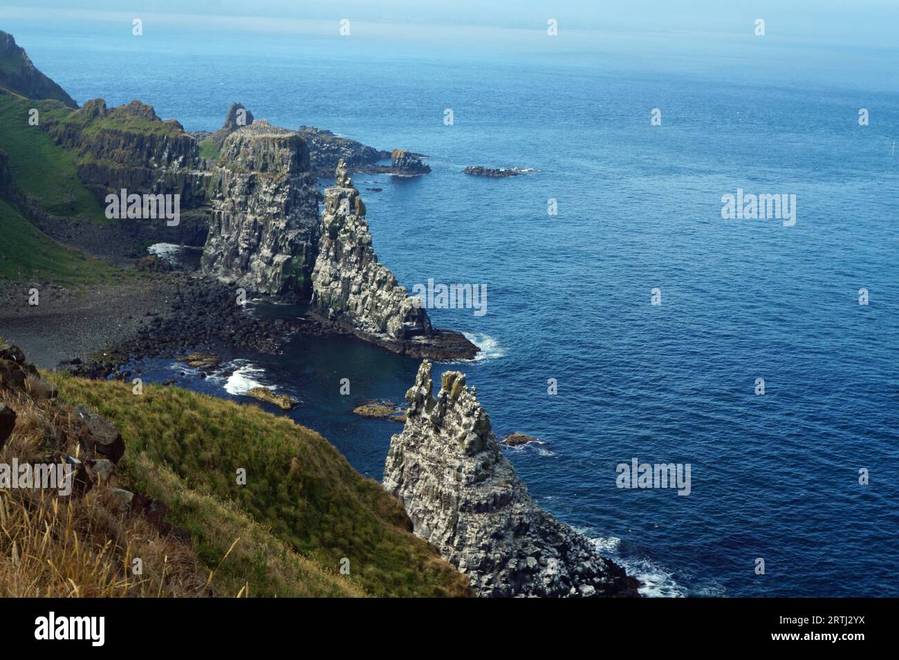 Rathlin Island ist ideal für einen Tagesausflug, um einfach Einsamkeit und Ruhe zu genießen. Bei gutem Wetter kann man bis nach Schottland sehen.die Insel ist die Heimat Stockfoto