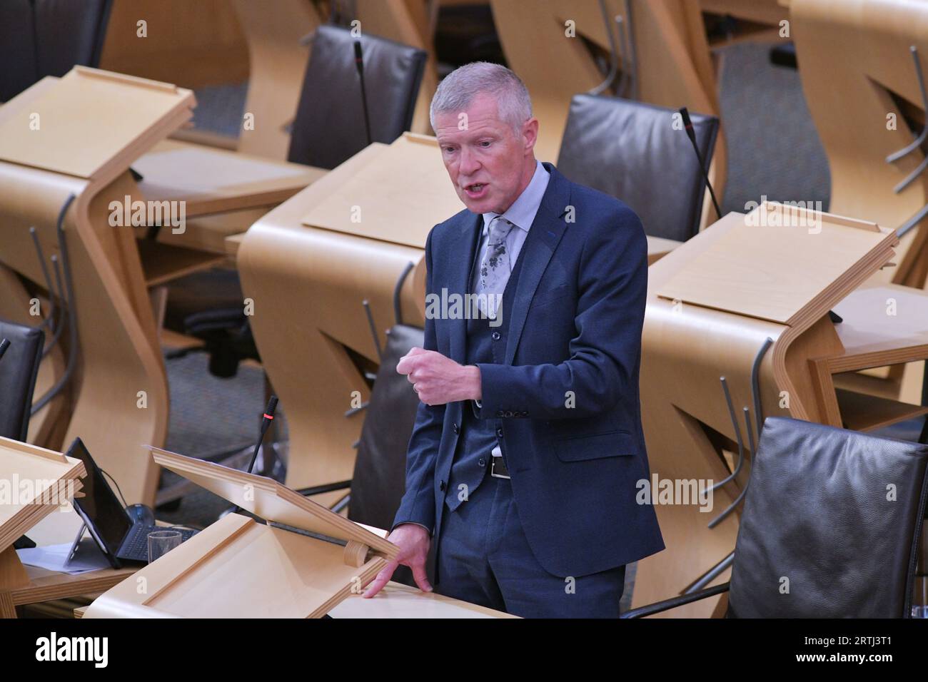 Edinburgh Scotland, UK, 13. September 2023. Willie Rennie Scottish Liberal Democrats bei der Debatte der Scottish Conservative and Unionist Party über die Unterbrechung des kurzfristigen Lets Licensing Scheme im schottischen Parlament. Credit sst/Alamy Live-Nachrichten Stockfoto