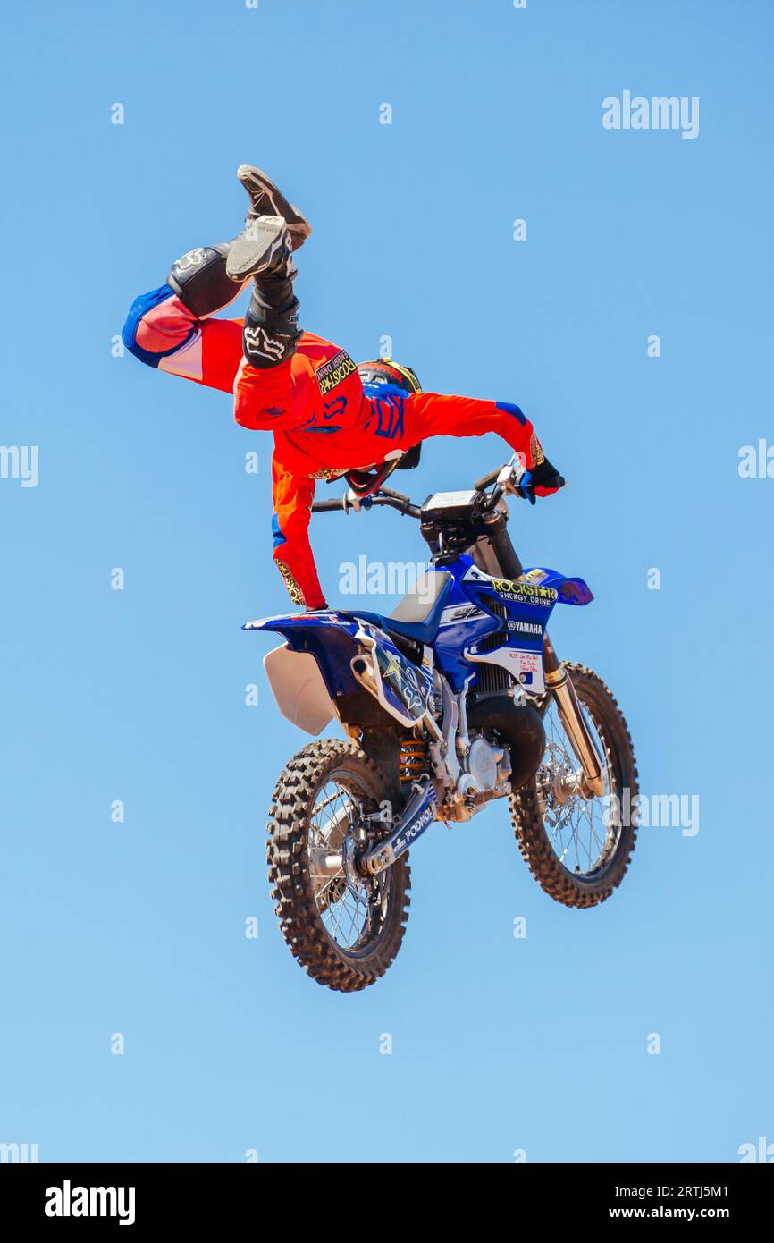 Melbourne, Australien, 20. März 2016: Ein Motocross-Fahrer macht Tricks in einer öffentlichen Ausstellung in Melbourne, Victoria, Australien Stockfoto
