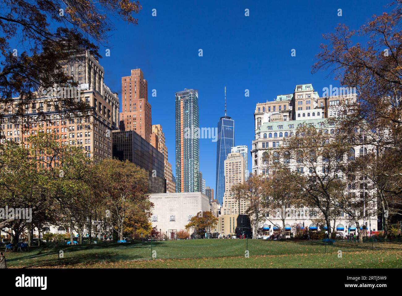 New York, Vereinigte Staaten von Amerika, 18. November 2016: Battery Park und Skyline-Blick in Lower Manhattan Stockfoto