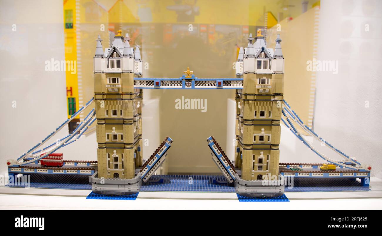 Kopenhagen, Dänemark, 19. August 2016: Modell der London Bridge im Showroom des Lego Stores Stockfoto