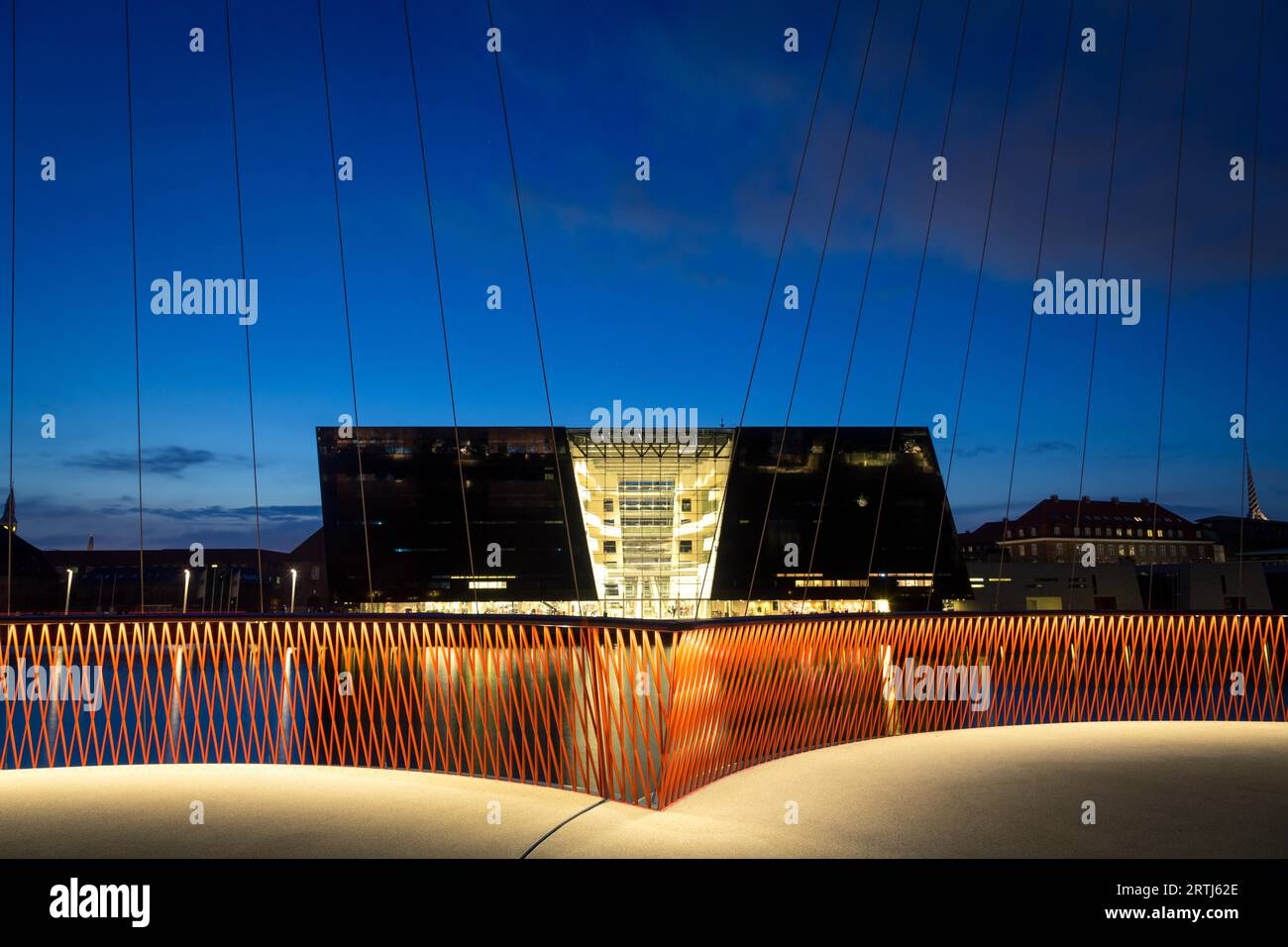 Kopenhagen, Dänemark, 27. April 2016: NightShot der Königlichen Bibliothek aus Sicht des Kreises Brdige Stockfoto