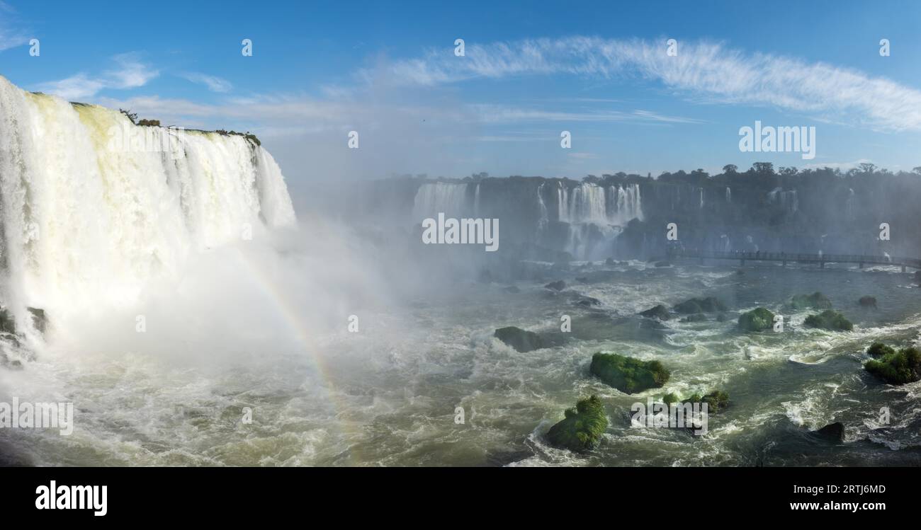 Das majestätische Cataratas Iguazu Wasserfälle, eines der Wunder der Welt in Foz do Iguacu, Brasilien Stockfoto