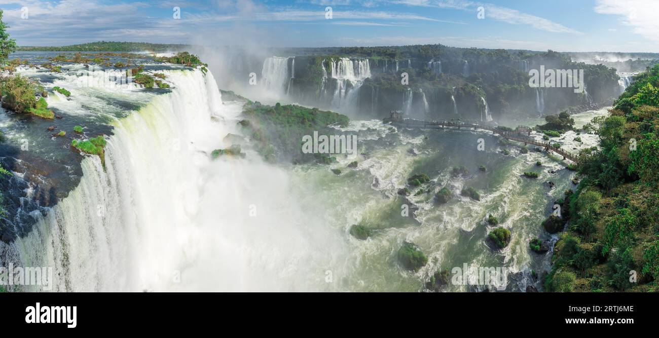 Das majestätische Cataratas Iguazu Wasserfälle, eines der Wunder der Welt in Foz do Iguacu, Brasilien Stockfoto