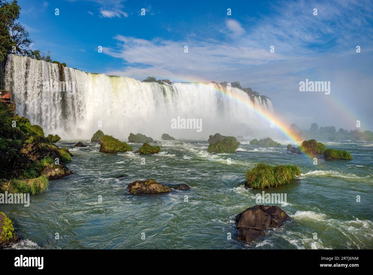 Das majestätische Cataratas Iguazu Wasserfälle, eines der Wunder der Welt in Foz do Iguacu, Brasilien Stockfoto