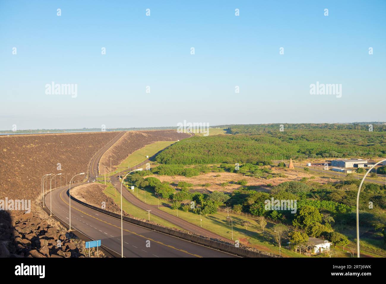 Foz do Iguacu, Brasilien, 10. juli 2016: Aussichtspunkt des Itaipu-Staudamms in Foz do Iguazu in Brasilien Stockfoto