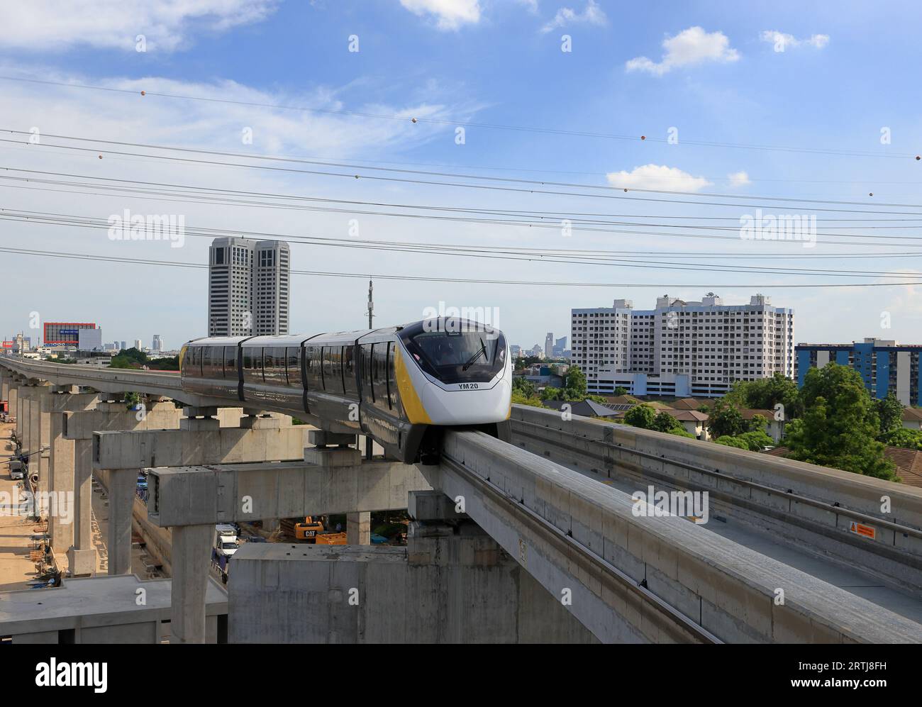 Die Einschienenbahn Yellow Line Mass Transit System für die Metropolregion Bangkok. Stockfoto