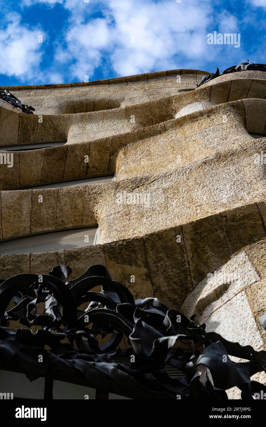 La Pedrera - Casa Milà, ein vom katalanischen Architekten Antoni Gaudi entworfenes Apartmenthaus am Passeig de Gracia in Barcelona, erbaut zwischen 1906 und 1912. Stockfoto