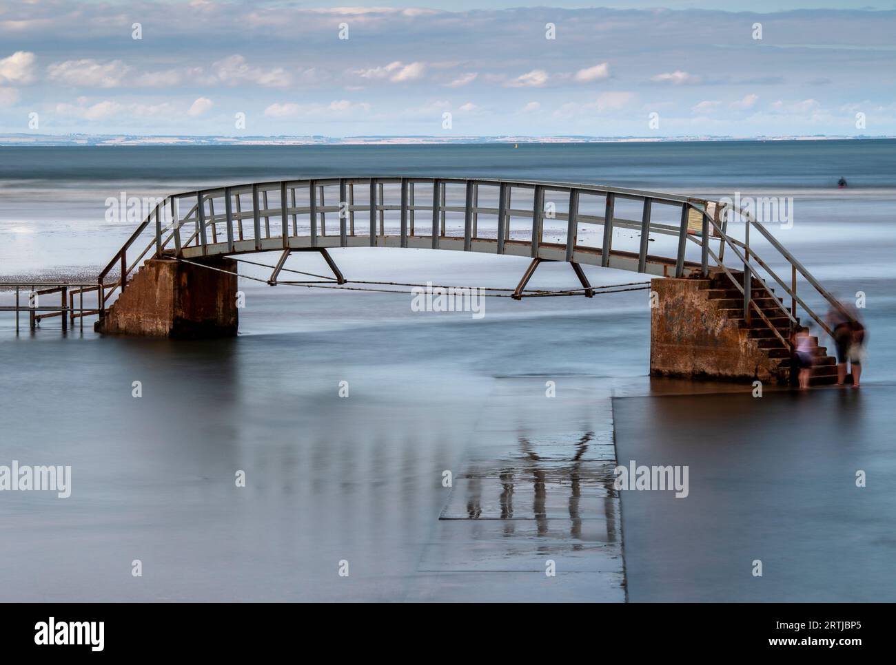 Belhaven Bridge, bekannt als Bridge to Nowhere, in Dunbar, Schottland, Großbritannien Stockfoto