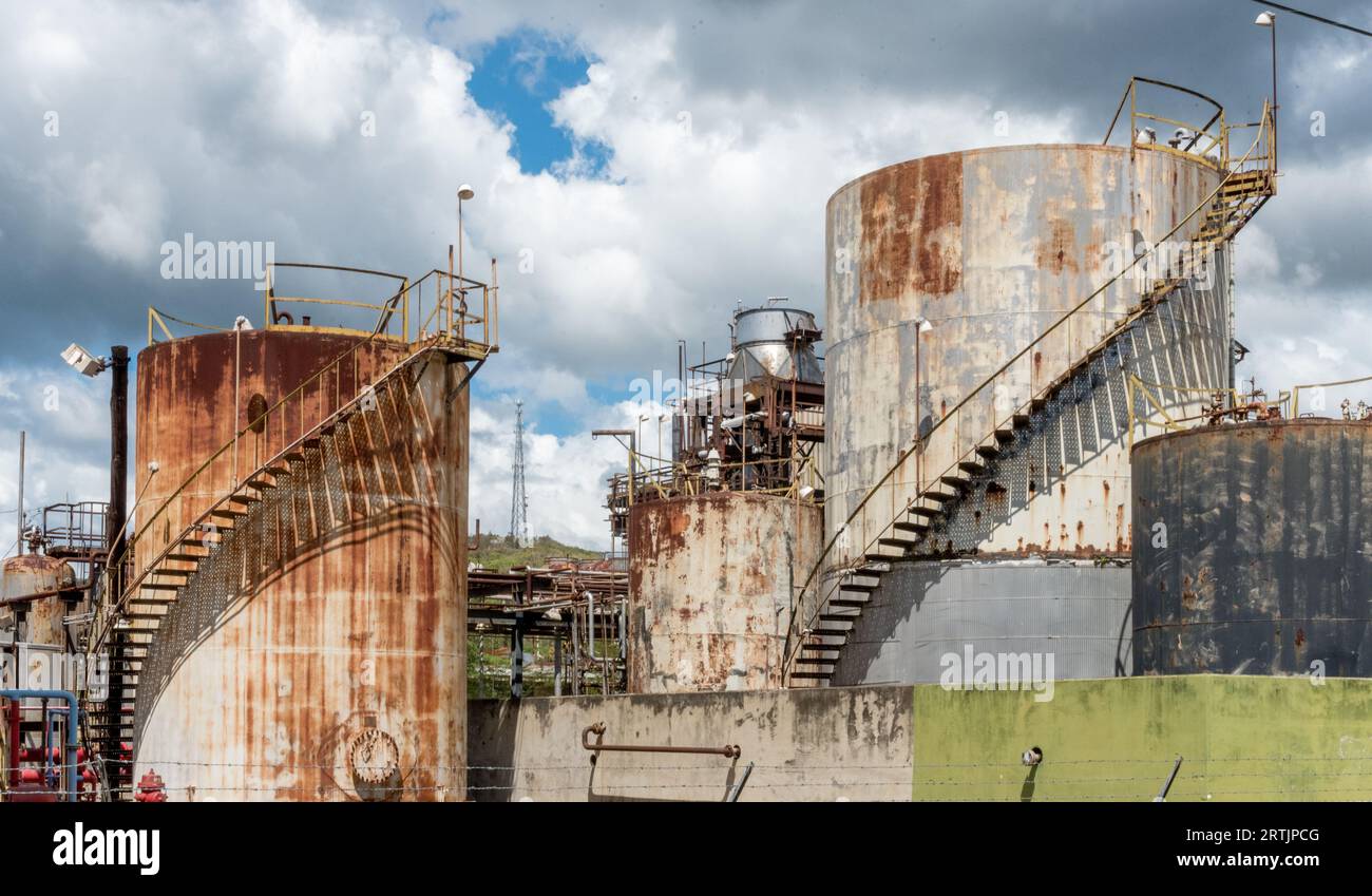 Die verlassene Commonwealth Oil Refining Company, Inc (CORCO) liegt an Puerto Ricos Südküste. Sie wurde 1982 aufgegeben. Foto von Liz Roll Stockfoto