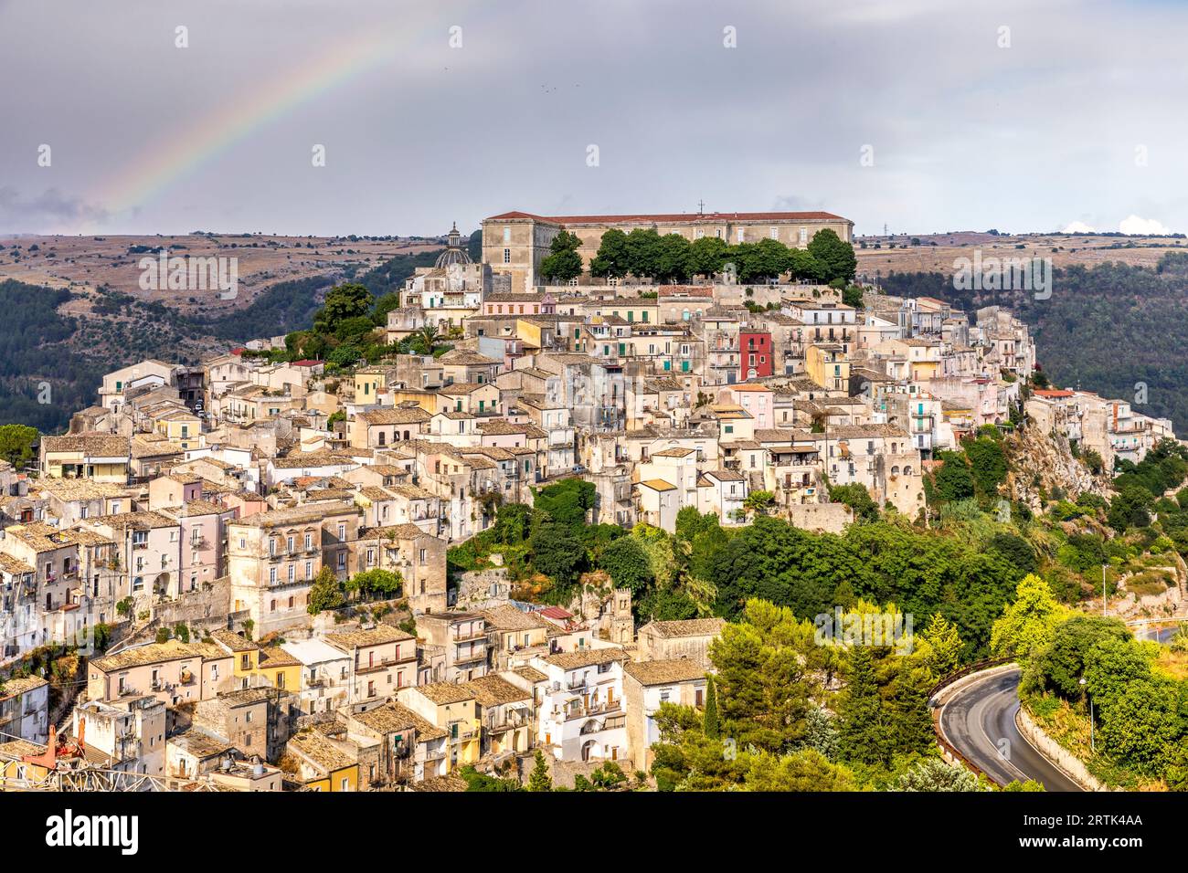 Ragusa, Sizilien, Italien - 14. Juli 2022: Blick auf Ragusa, eine UNESCO-Weltkulturerbestadt auf der italienischen Insel Sizilien Stockfoto