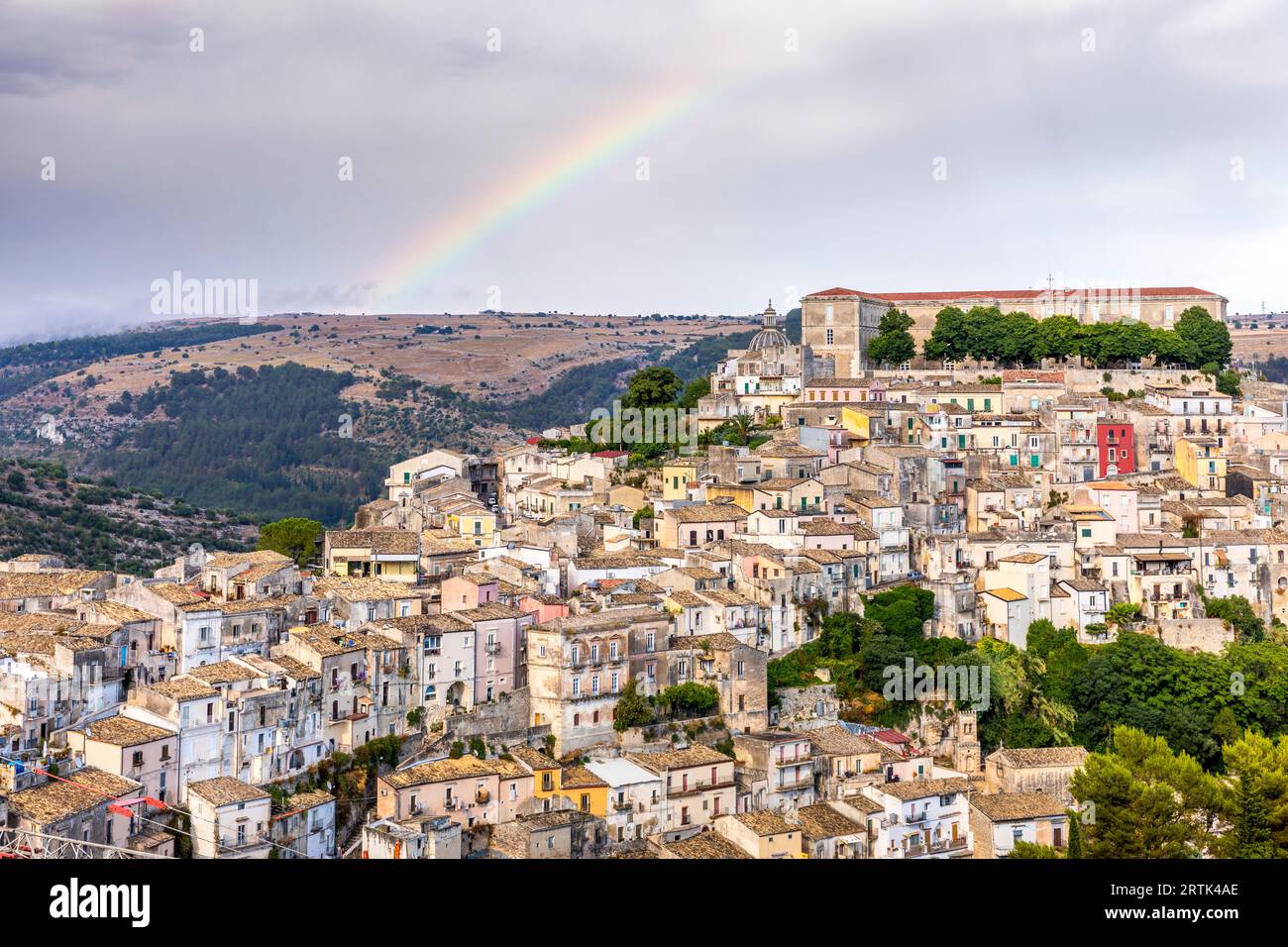 Ragusa, Sizilien, Italien - 14. Juli 2022: Blick auf Ragusa, eine UNESCO-Weltkulturerbestadt auf der italienischen Insel Sizilien Stockfoto