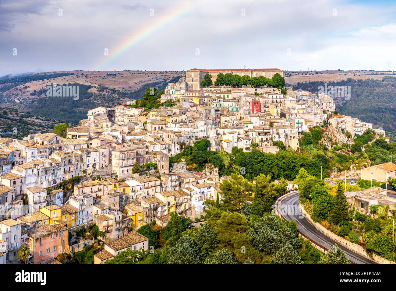 Ragusa, Sizilien, Italien - 14. Juli 2022: Blick auf Ragusa, eine UNESCO-Weltkulturerbestadt auf der italienischen Insel Sizilien Stockfoto