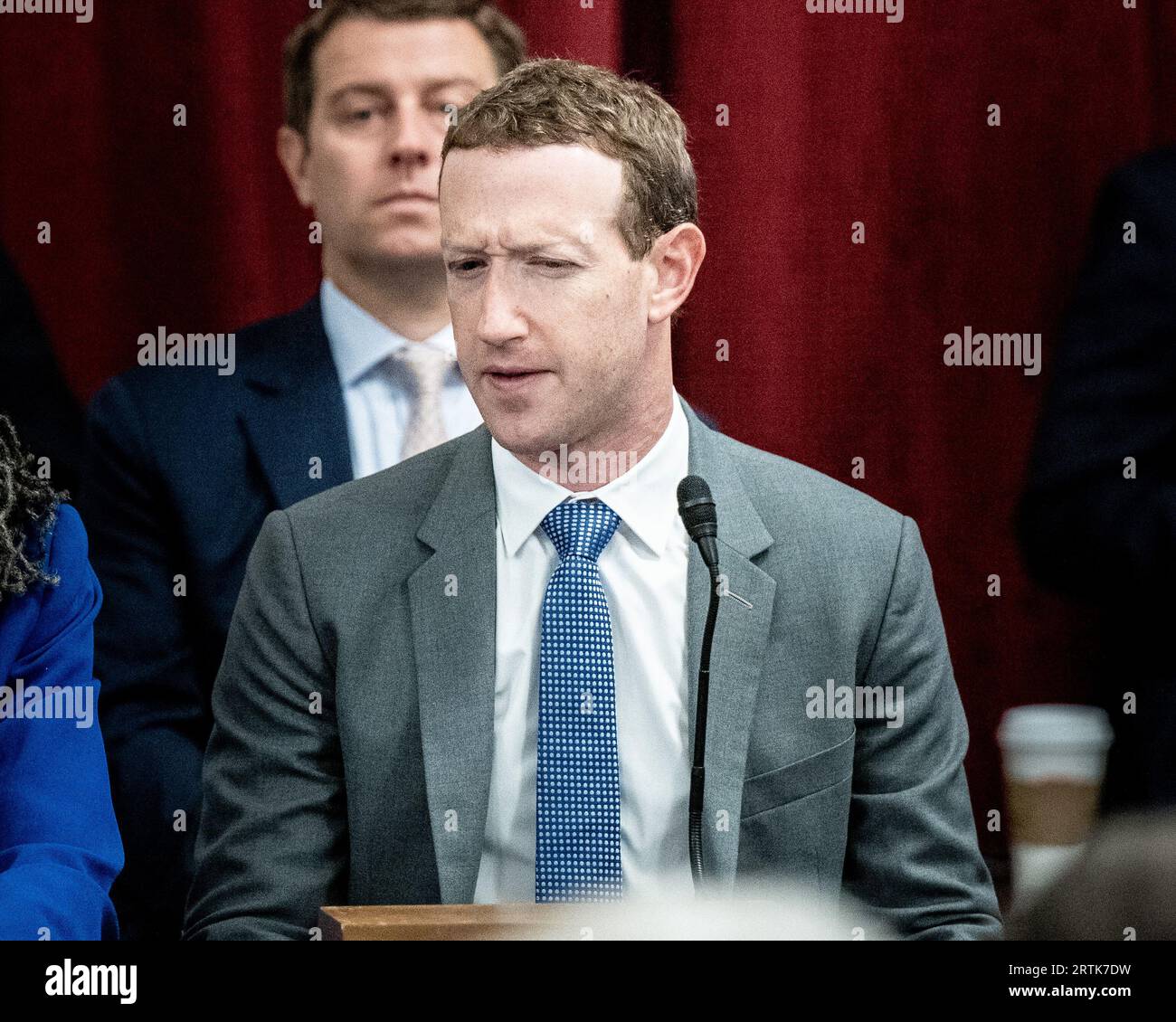 Washington, Usa. September 2023. Mark Zuckerberg, CEO von Meta, bei einem Briefing über künstliche Intelligenz für Senatoren im US-Kapitol. (Foto: Michael Brochstein/SIPA USA) Credit: SIPA US/Alamy Live News Stockfoto