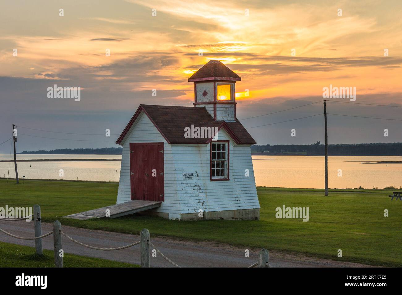 Wood Islands Front Range Lighthouse, Prince Edward Island, Kanada, bei Sonnenuntergang. Stockfoto
