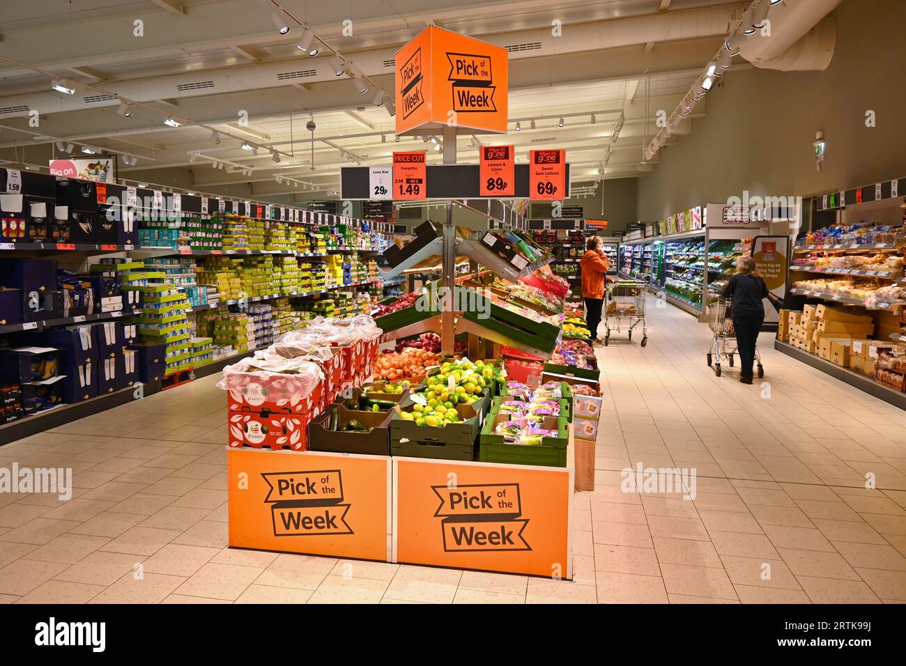 Inside Lidl in Porthmadog, Gwynedd, Wales, Großbritannien – 13. September 2023 Stockfoto