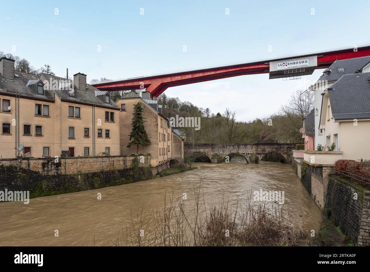Großherzogin Charlotte-Brücke und Alzette - Luxemburg-Stadt, Luxemburg Stockfoto
