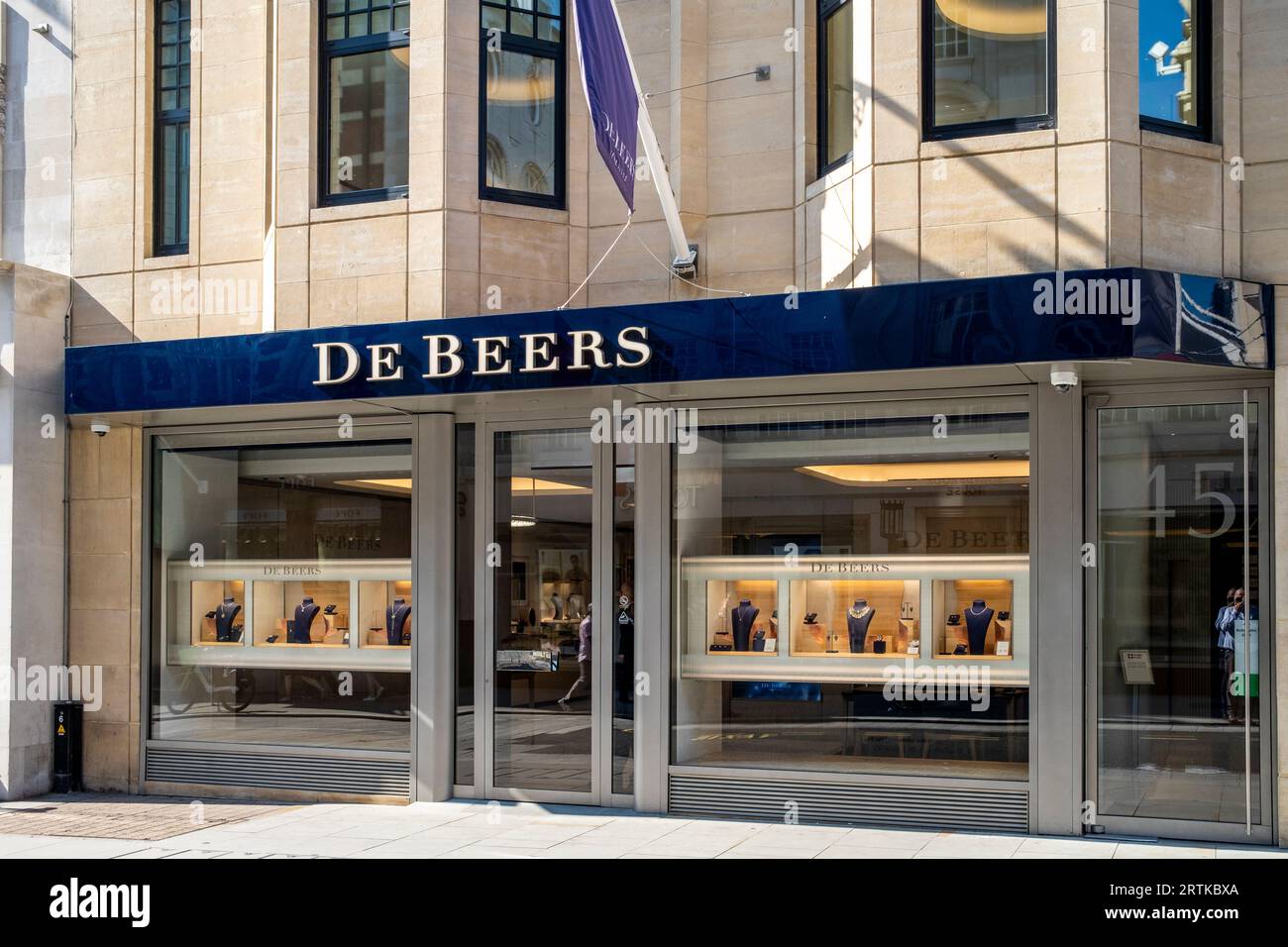 De Beers Jewellery Store, Old Bond Street, London, Großbritannien. Stockfoto