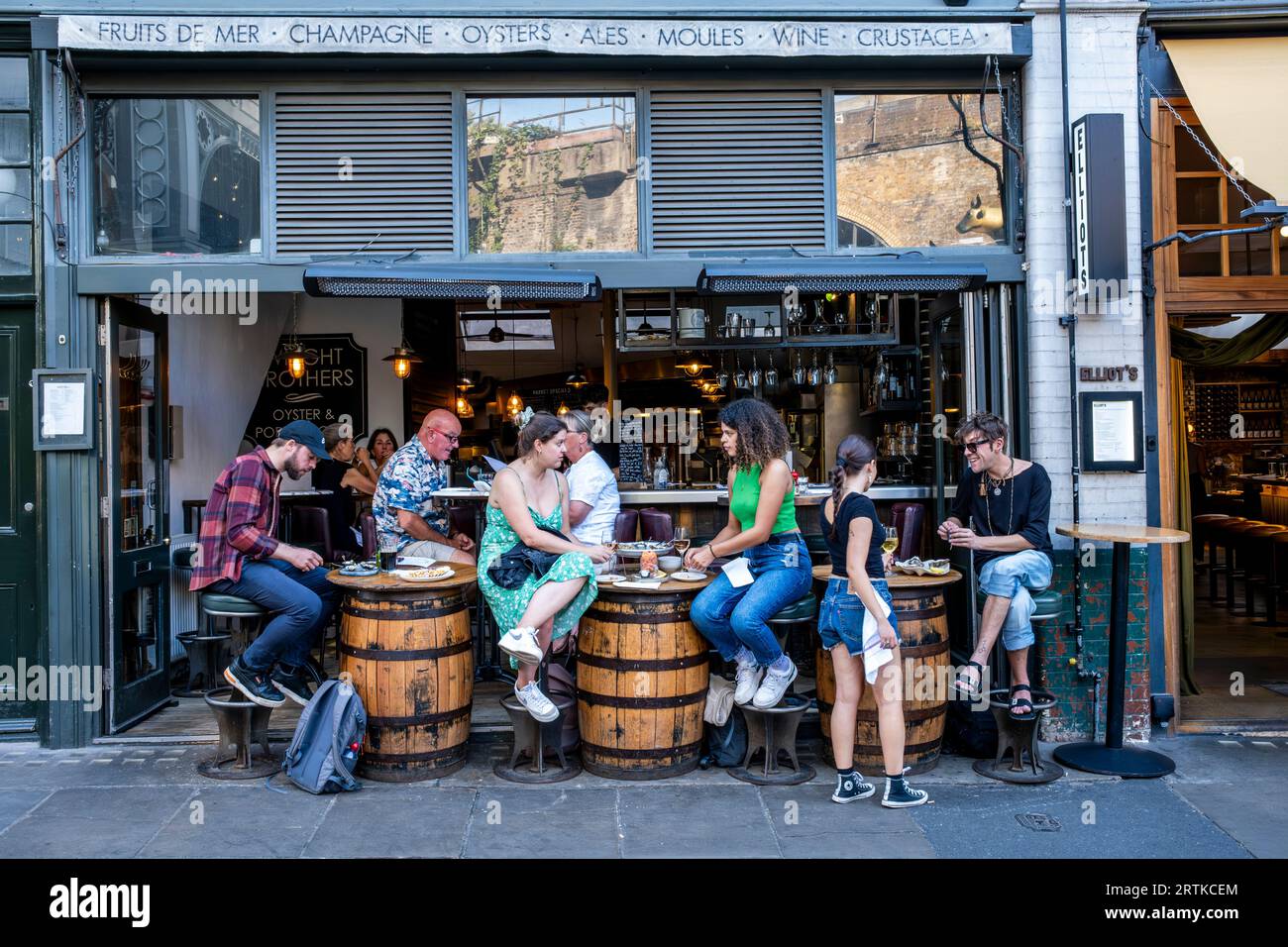 Wright Brothers Oyster Bar and Seafood Restaurant, Borough Market, London, Großbritannien. Stockfoto