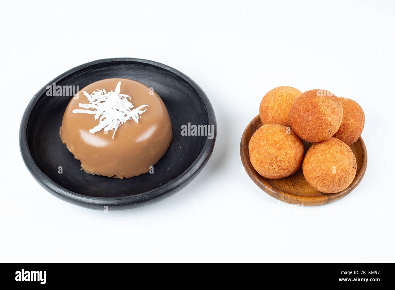 Leckere Pudding und Pommes frites - kolumbianisches Weihnachtsessen Stockfoto
